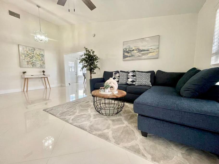 Stylish 3/2 Getaway! Near Theme Parks! Villa Lakeland Exterior photo